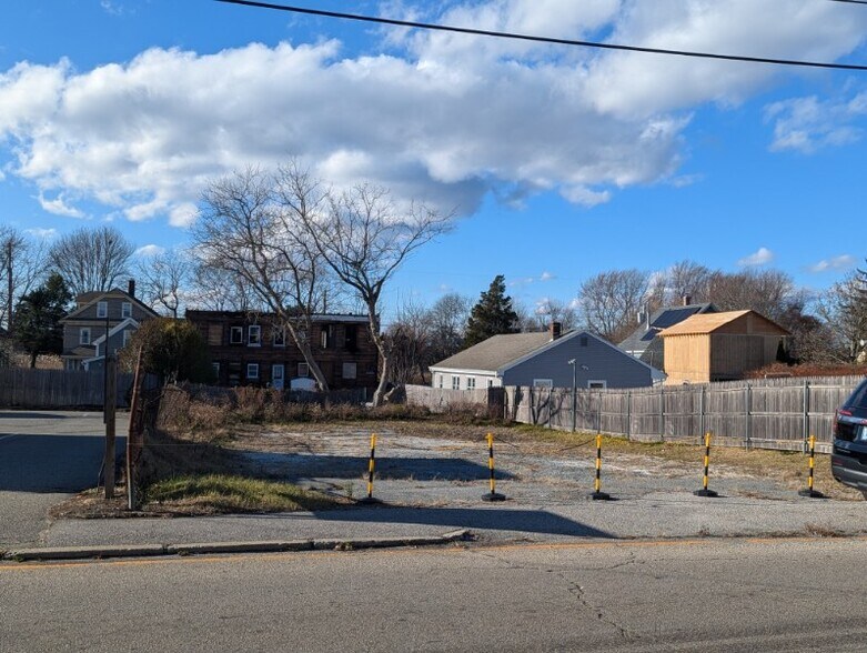 More Photos Of 322-325 Metacom Ave, Warren Restaurant For Sale