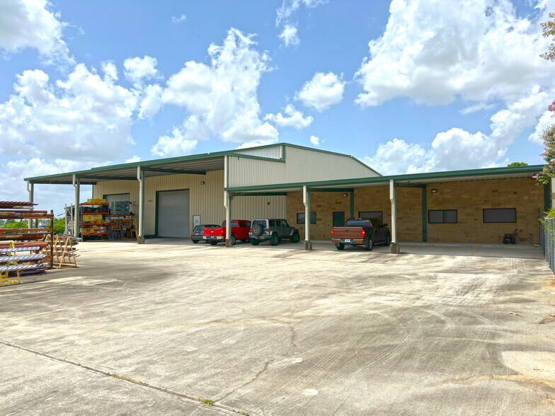 Primary Photo Of 14427 Interdrive W, Houston Warehouse For Lease