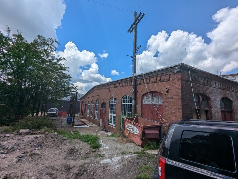 More Photos Of 70 Moshassuck Rd, Lincoln Manufacturing For Lease