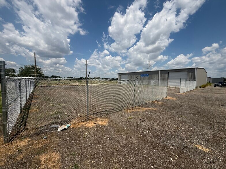More Photos Of 5640 Eden Rd, Kennedale Unknown For Lease