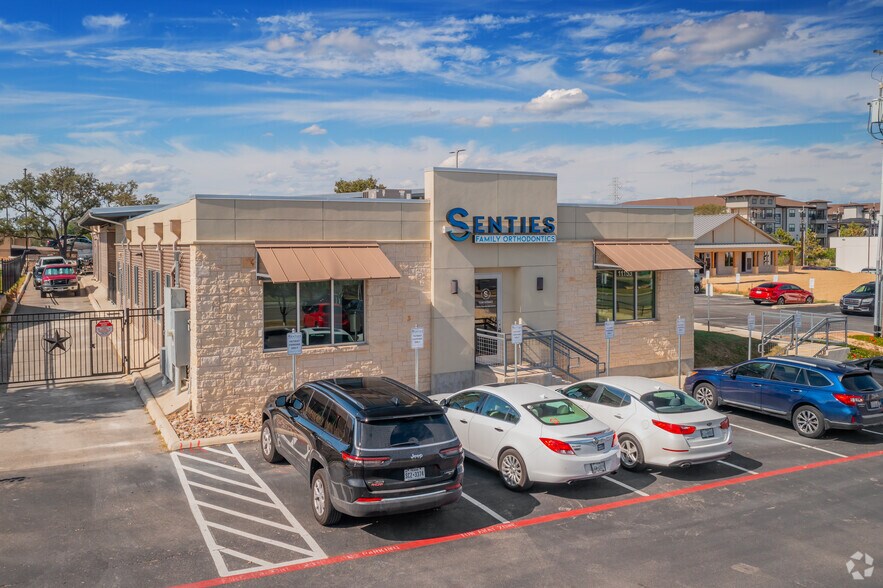 More Photos Of 11153 Westwood Loop, San Antonio Medical For Lease