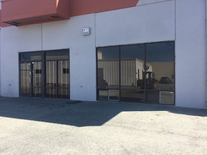 More Photos Of 81 Hangar Way, Watsonville Warehouse For Lease