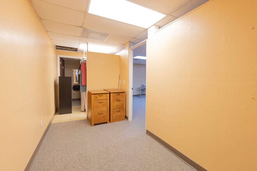 More Photos Of 1203 SE 9th Ter, Cape Coral Light Distribution For Lease