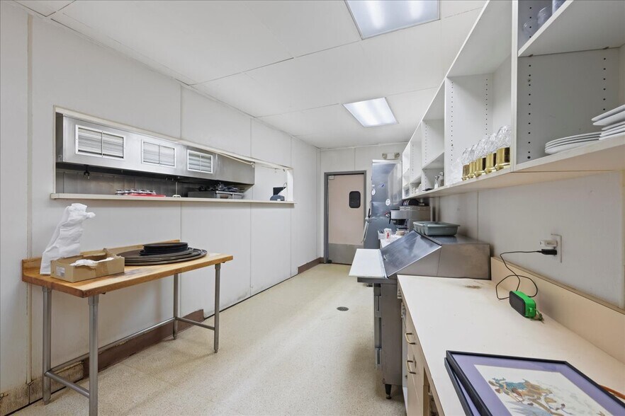 More Photos Of 1650 W Bakerview Rd, Bellingham Restaurant For Sale