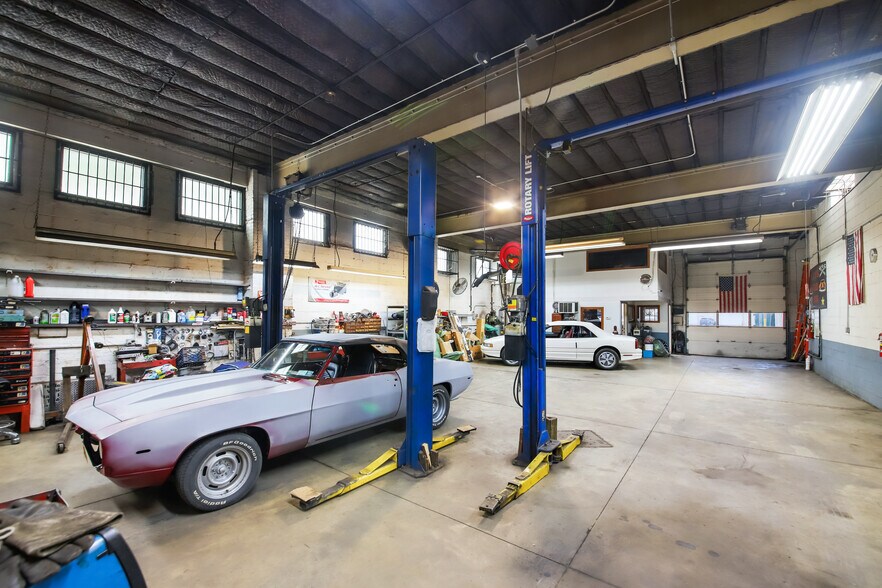 More Photos Of 1960 Richmond Ter, Staten Island Auto Repair For Lease