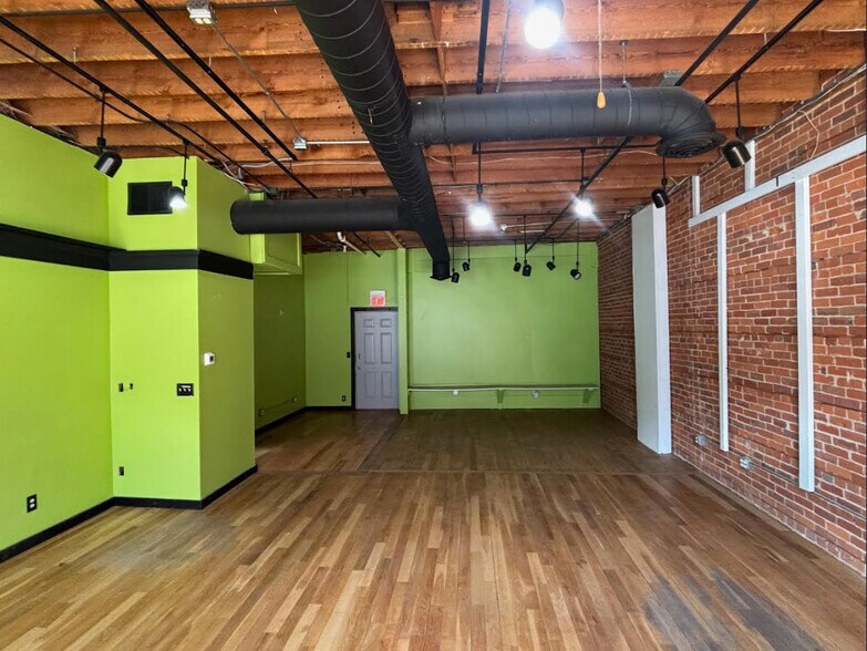 More Photos Of 421 2nd St, Hudson Storefront Retail Office For Lease