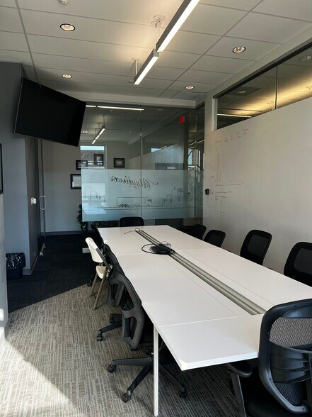 More Photos Of 902 E Market St, Indianapolis Office For Lease