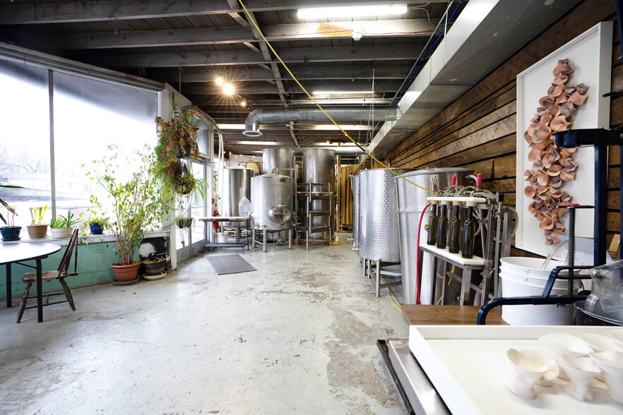 More Photos Of 313 McFarland Ave, Rossville Storefront For Sale