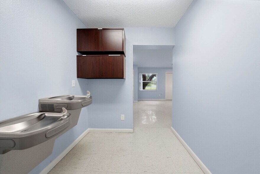 More Photos Of 2886 Whitney Rd, Clearwater Storefront Retail Residential For Sale