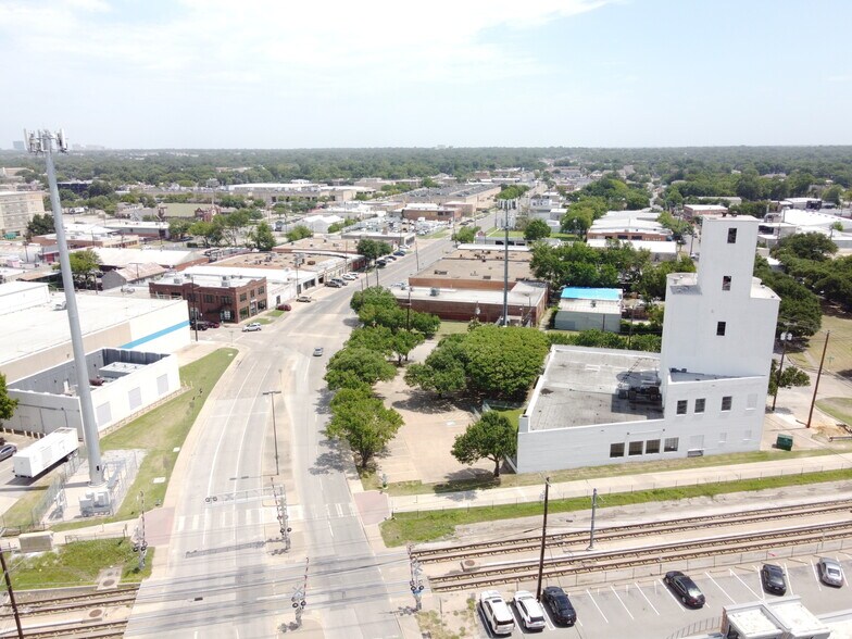 More Photos Of 3800 Main St, Dallas Office For Lease