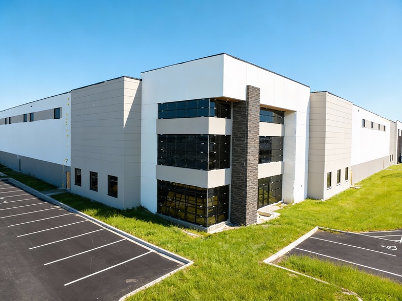 More Photos Of 110 Momentum Dr, Janesville Warehouse For Lease