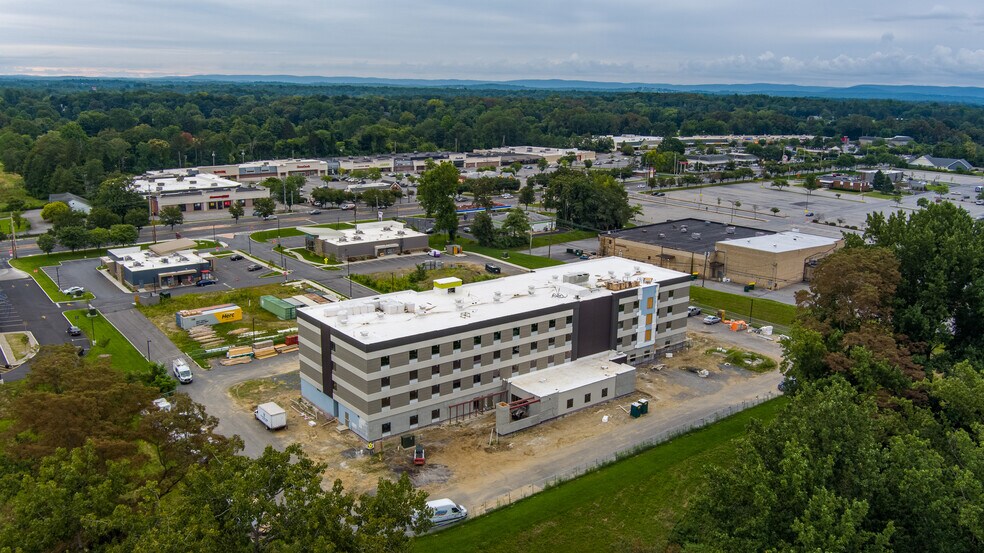 More Photos Of 2627 South Rd, Poughkeepsie Unknown For Lease