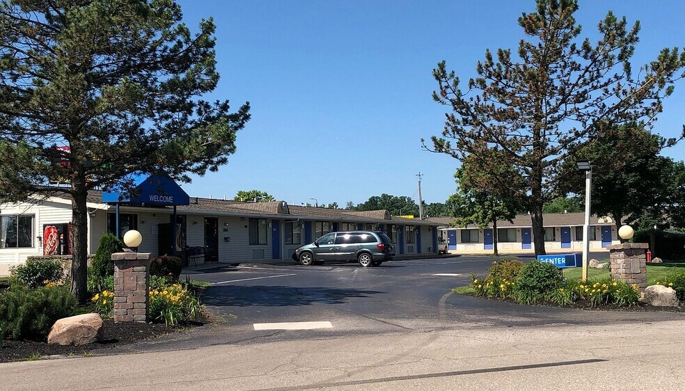 More Photos Of 870 US-42 NE, London Hotel For Sale