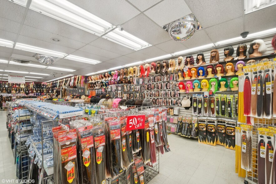 More Photos Of 1254 N Milwaukee Ave, Chicago General Retail For Sale