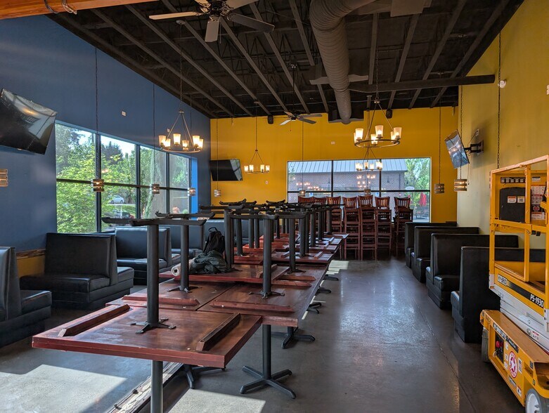 More Photos Of 10722 NW Lakeshore Ave, Vancouver General Retail For Lease