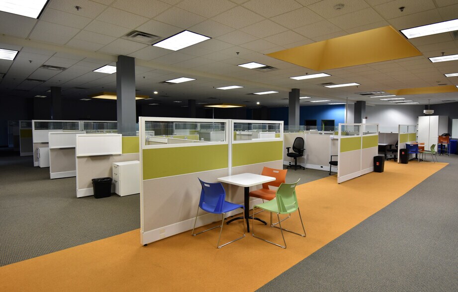 More Photos Of 100 Tradecenter Dr, Woburn Medical For Lease