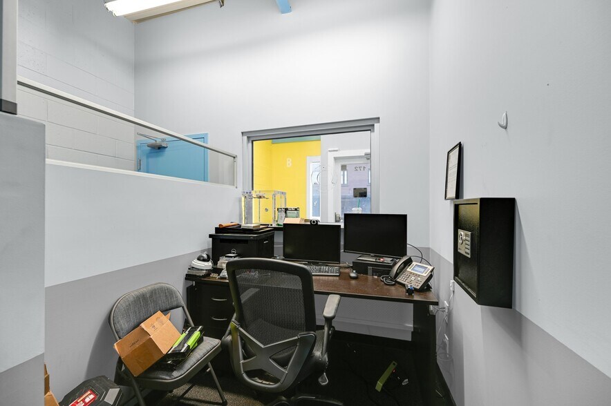 More Photos Of 170-172 Spring St, Newton Office For Sale