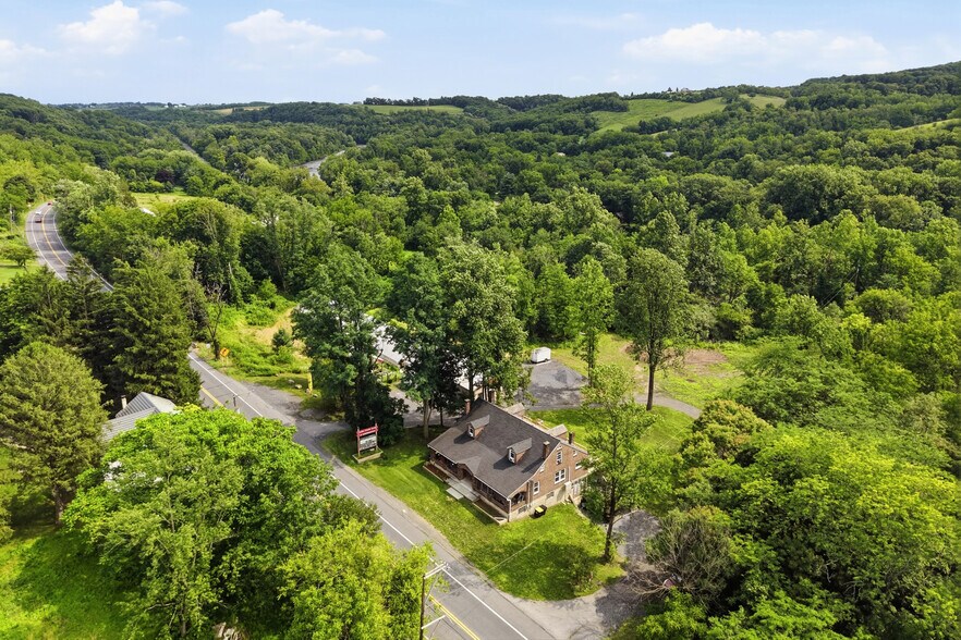 More Photos Of 429 Riverview Dr, Walnutport Flex For Sale