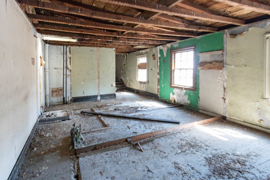 More Photos Of 115 W Saratoga St, Baltimore Storefront Retail Residential For Sale