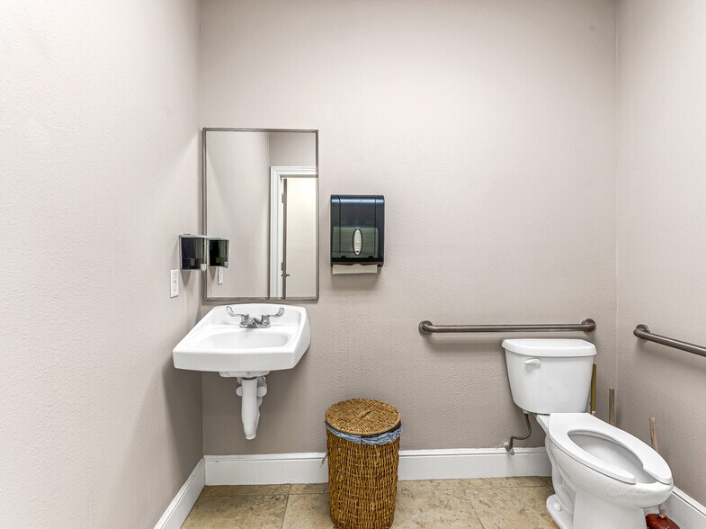 More Photos Of 456 Park Grove Dr, Katy Medical For Lease