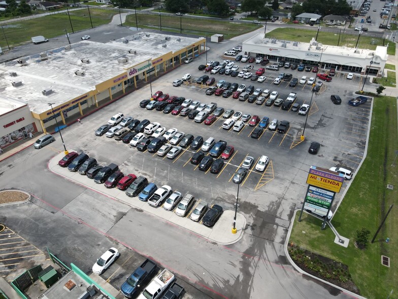 Primary Photo Of 10659-10771 N US 59 Hwy, Houston Unknown For Lease