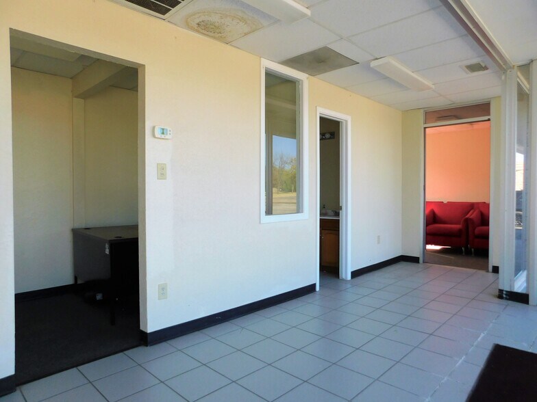 More Photos Of 202 W Gore Blvd, Lawton Auto Dealership For Sale