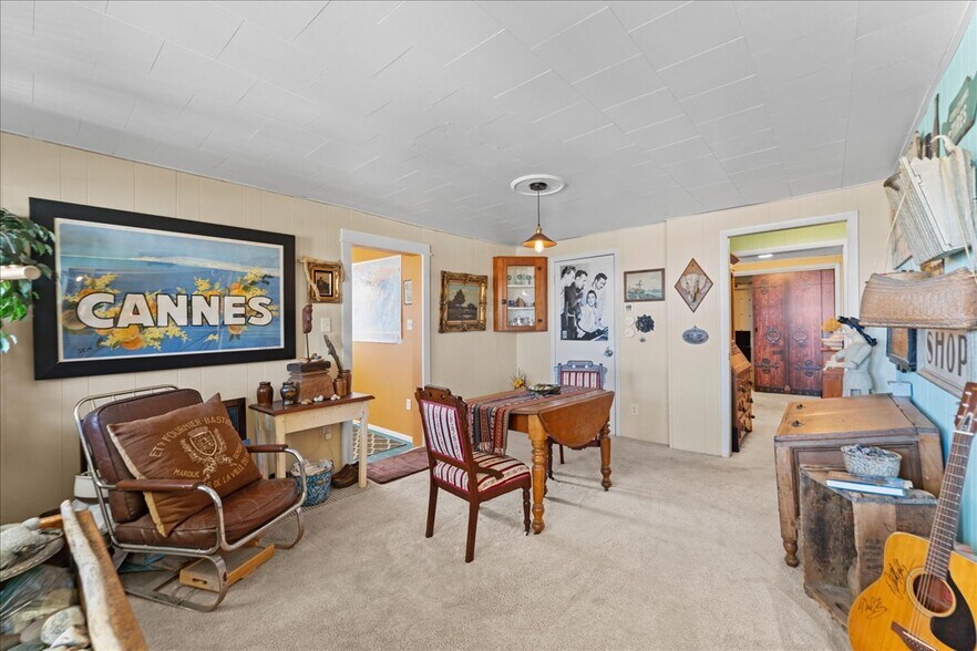More Photos Of 517 Milwaukee St, Kewaunee General Retail For Sale