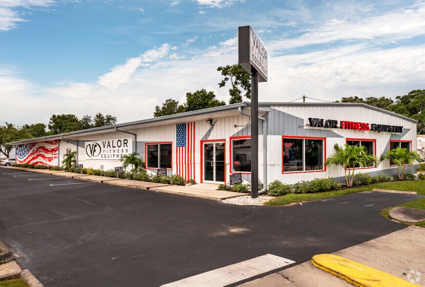 More Photos Of 3900 78th Ave, Pinellas Park Showroom For Lease