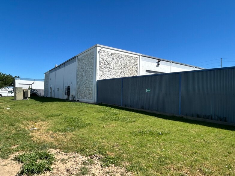 Primary Photo Of 6201 27th St, Sacramento Warehouse For Lease