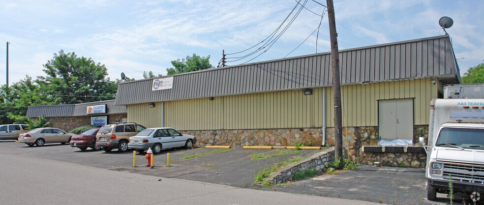 More Photos Of 715 Poplar Ave, Nashville Light Distribution For Lease