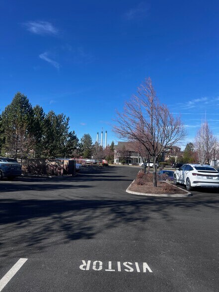 More Photos Of 354 SW Upper Terrace Dr, Bend Office For Lease