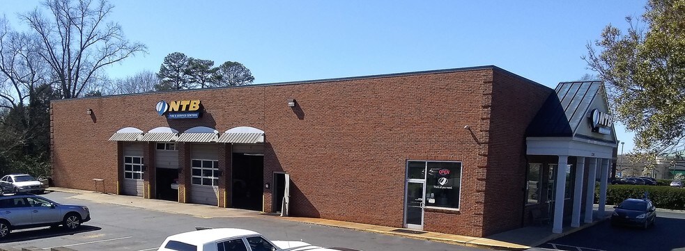 More Photos Of 2201 W Arrowood Rd, Charlotte Auto Repair For Sale