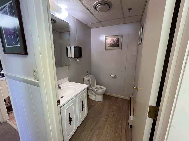 More Photos Of 155 Saco Ave, Old Orchard Beach Office For Sale