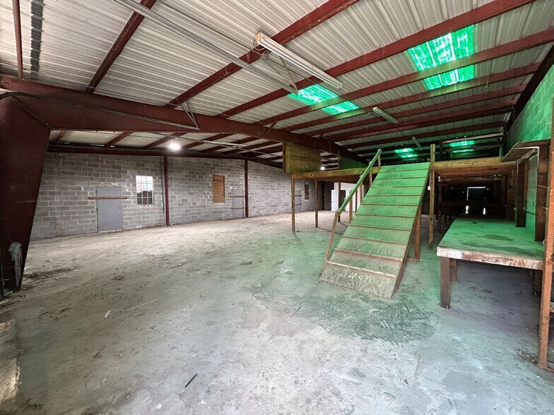 More Photos Of 8019 Richards St, Houston Warehouse For Sale