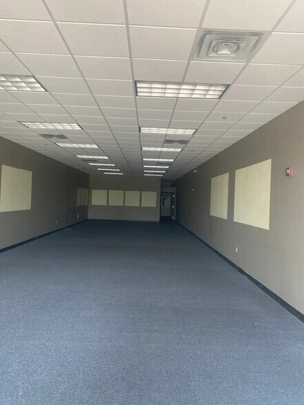 More Photos Of 1609 US-190, Eunice General Retail For Lease