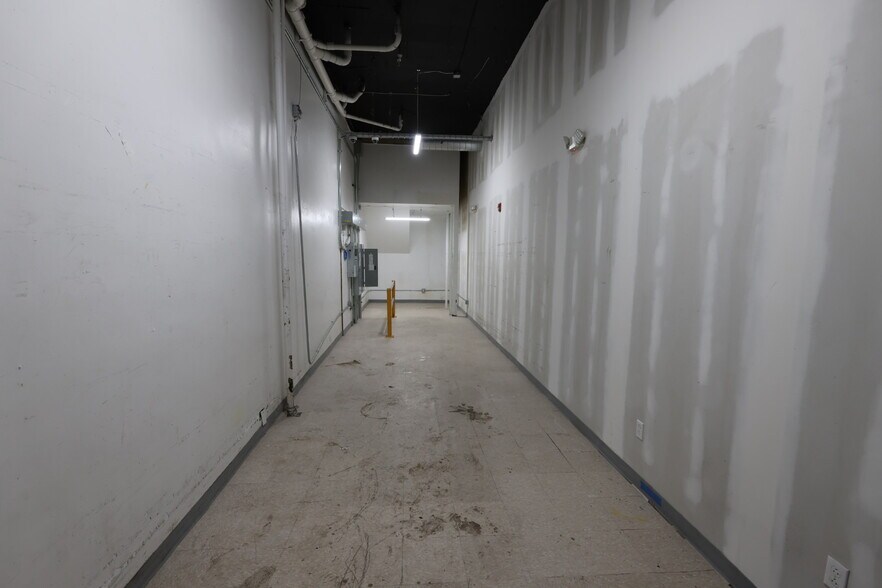 More Photos Of 610 Wood St, Pittsburgh Storefront Retail Office For Lease