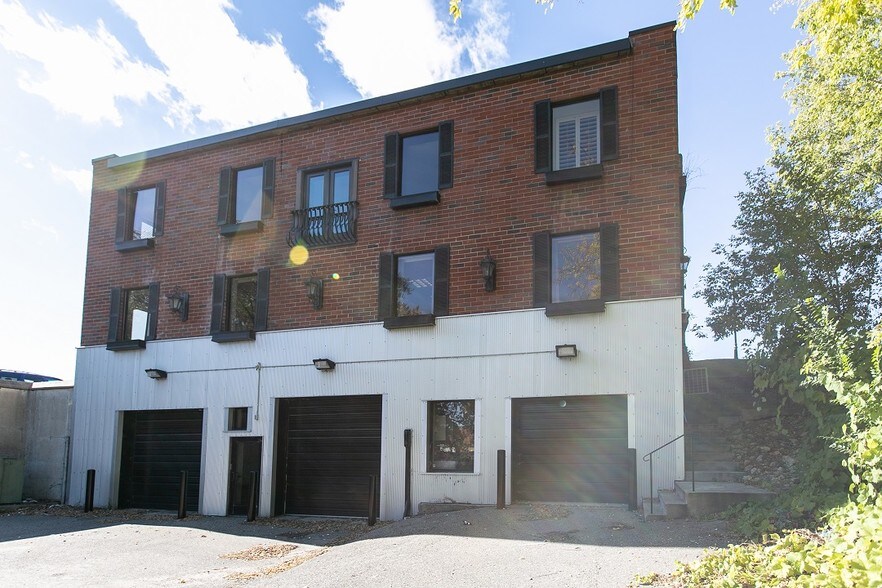 More Photos Of 2040 N Ferry St, Anoka Office For Sale