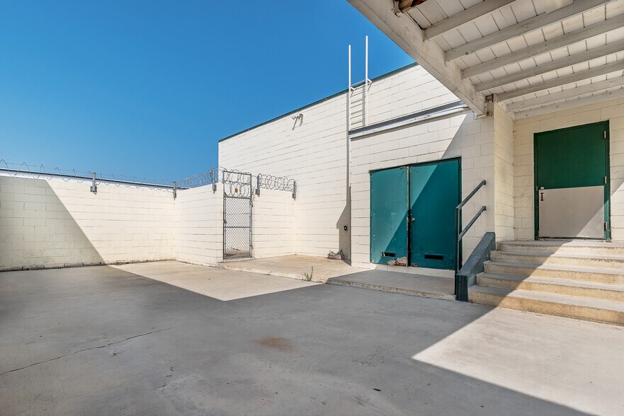More Photos Of 8020 Ronson Rd, San Diego Warehouse For Lease