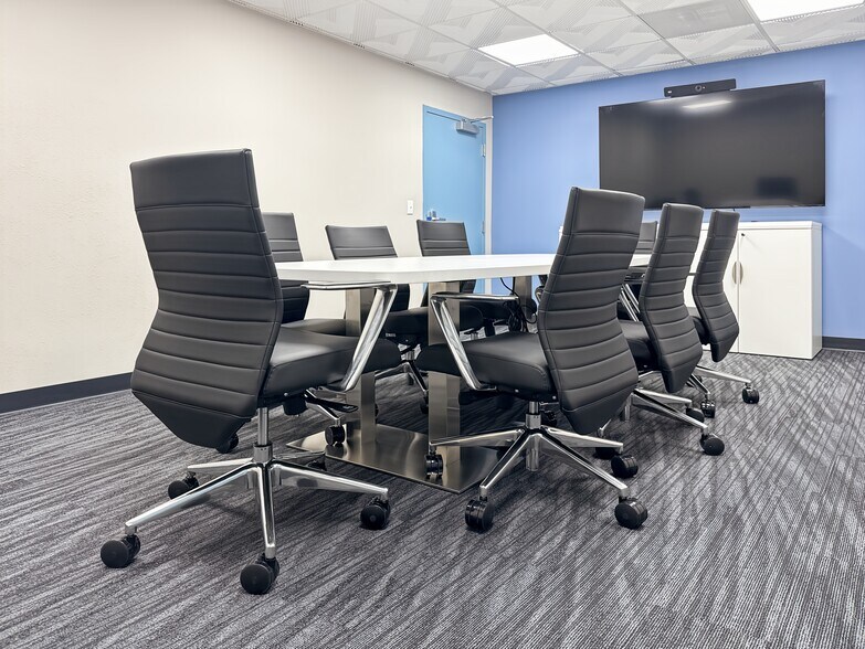 More Photos Of 6450 Farmington Rd, West Bloomfield Coworking Space