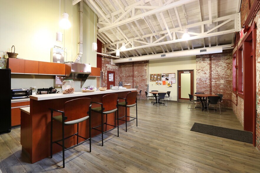 More Photos Of 100-256 Match Factory Pl, Bellefonte Medical For Lease