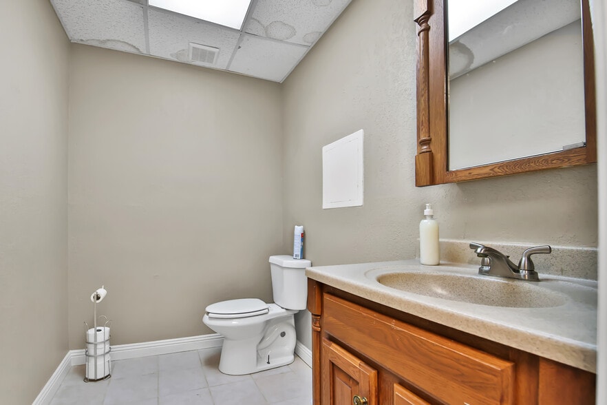 More Photos Of 1014 Broadway St, Lubbock Office For Sale