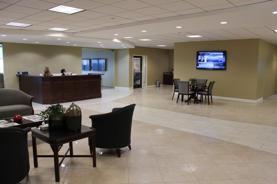 More Photos Of 462 S Fourth St, Louisville Office For Sale