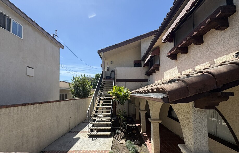 More Photos Of 246 E Hullett St, Long Beach Apartments For Sale