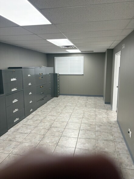 More Photos Of 1818 Scherer Pky, Saint Charles Warehouse For Sale