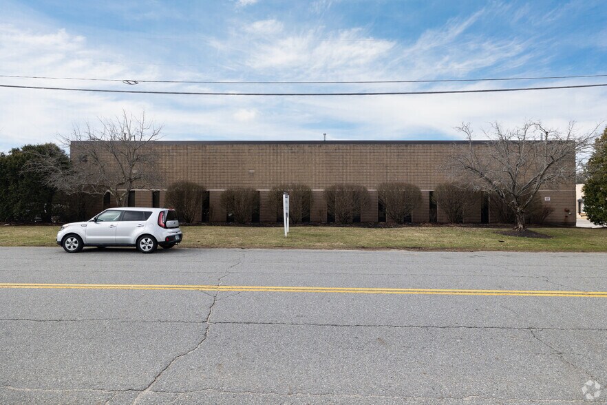 More Photos Of 14 Celina Ave, Nashua Manufacturing For Lease