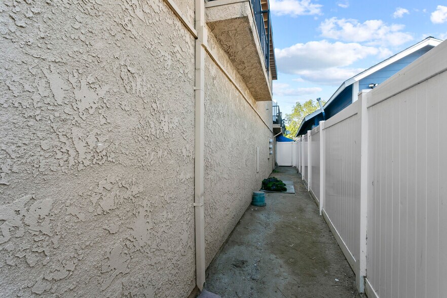 More Photos Of 1010 E Broadway, Anaheim Apartments For Sale
