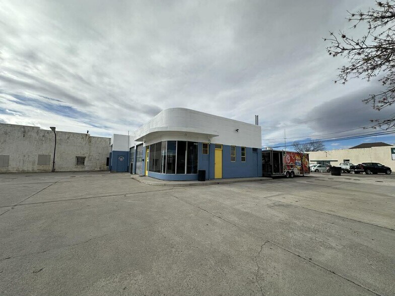 More Photos Of 201 W Main St, Laurel Service Station For Lease