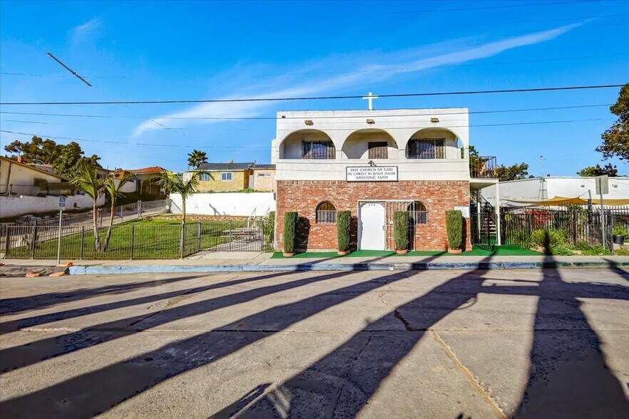 More Photos Of 540 27th St, San Diego Storefront Retail Office For Sale