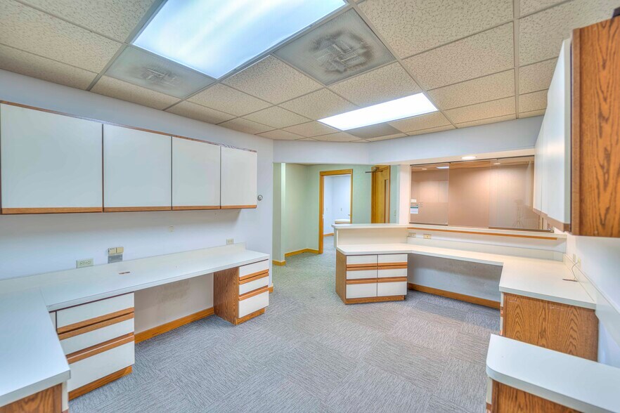 More Photos Of 900 E Michigan Ave, Jackson Office For Lease