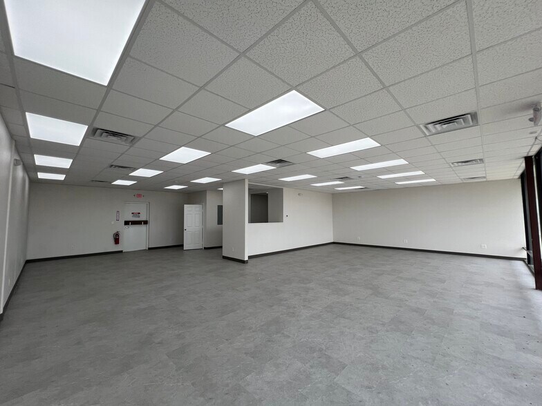 More Photos Of 2610 TX-35 Loop, Alvin Storefront For Lease